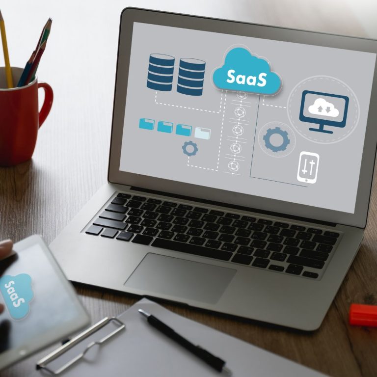 A Comprehensive Comparison of SaaS Platform vs Regular Software Applications featured image